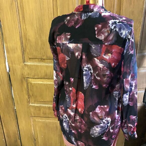 Jennifer Lopez Shirt - Picture 2 of 7